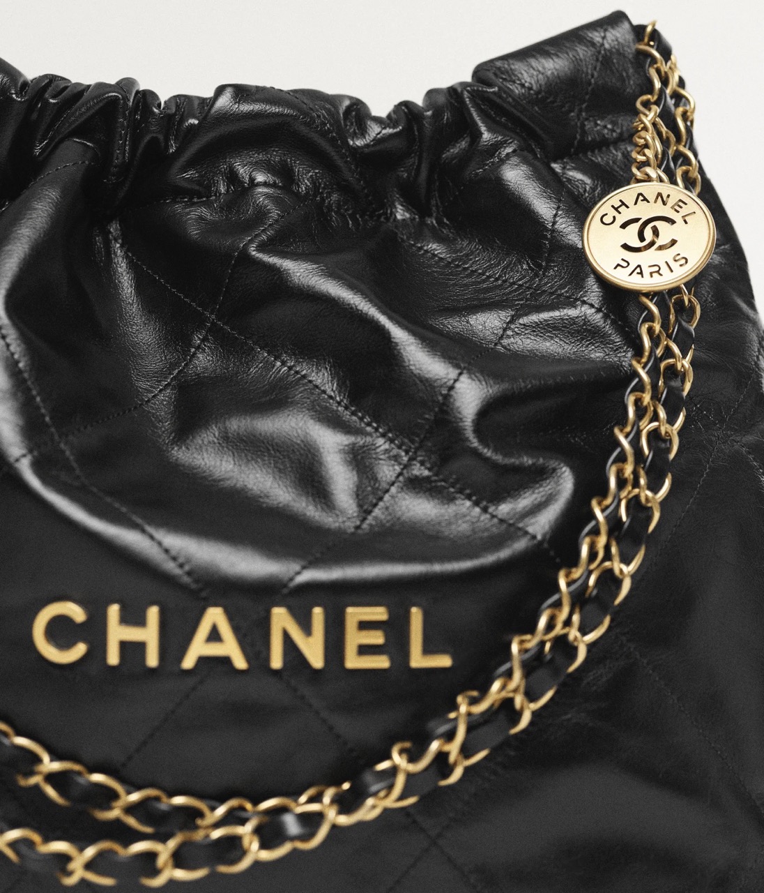 CHANEL 22 SMALL HANDBAG - Shiny Calfskin