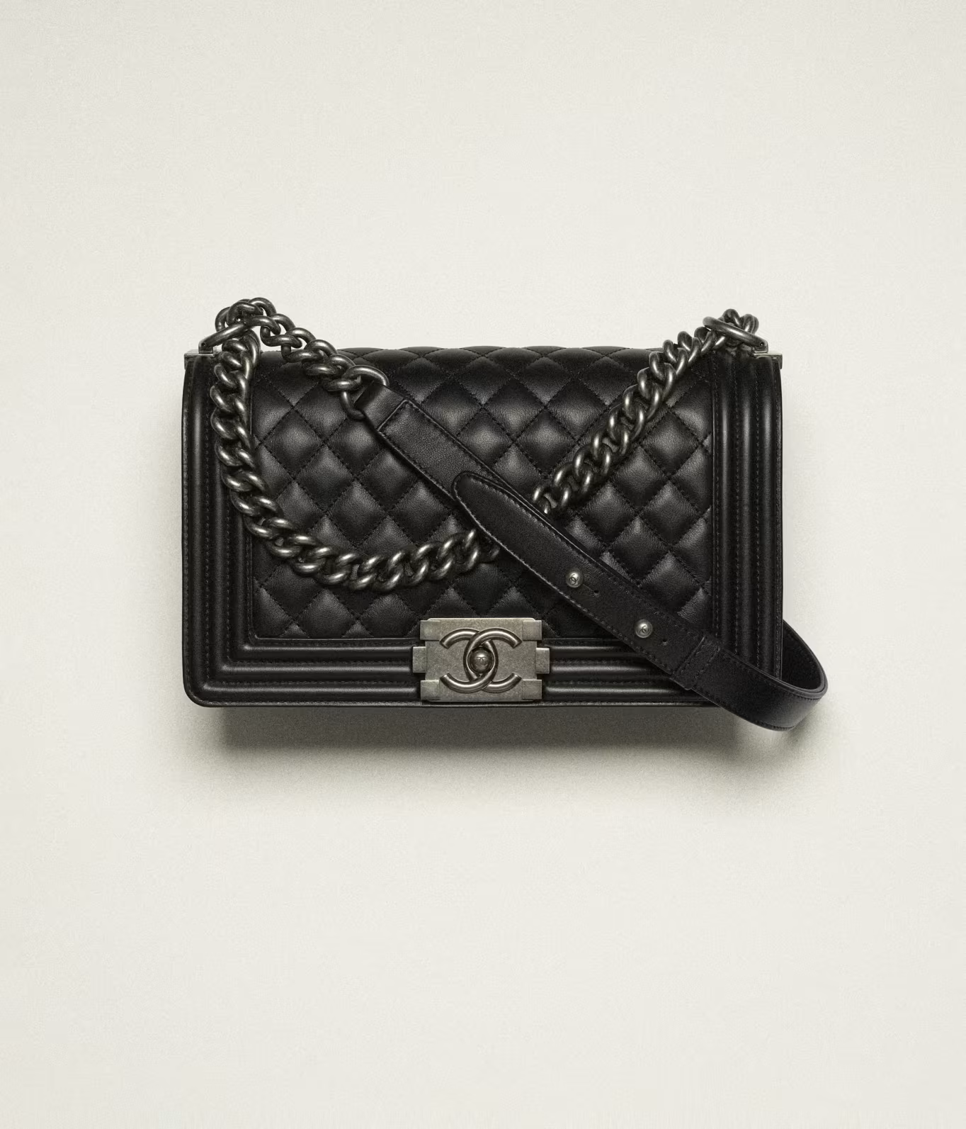 CHANEL BOY CHANEL HANDBAG - Calfskin