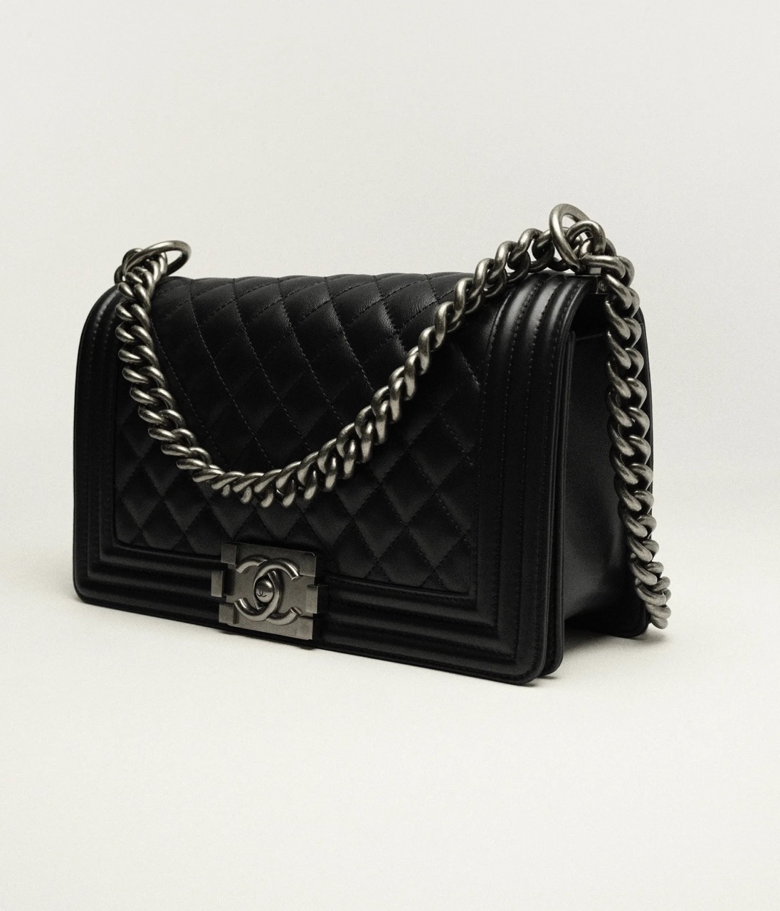 CHANEL BOY CHANEL HANDBAG - Calfskin