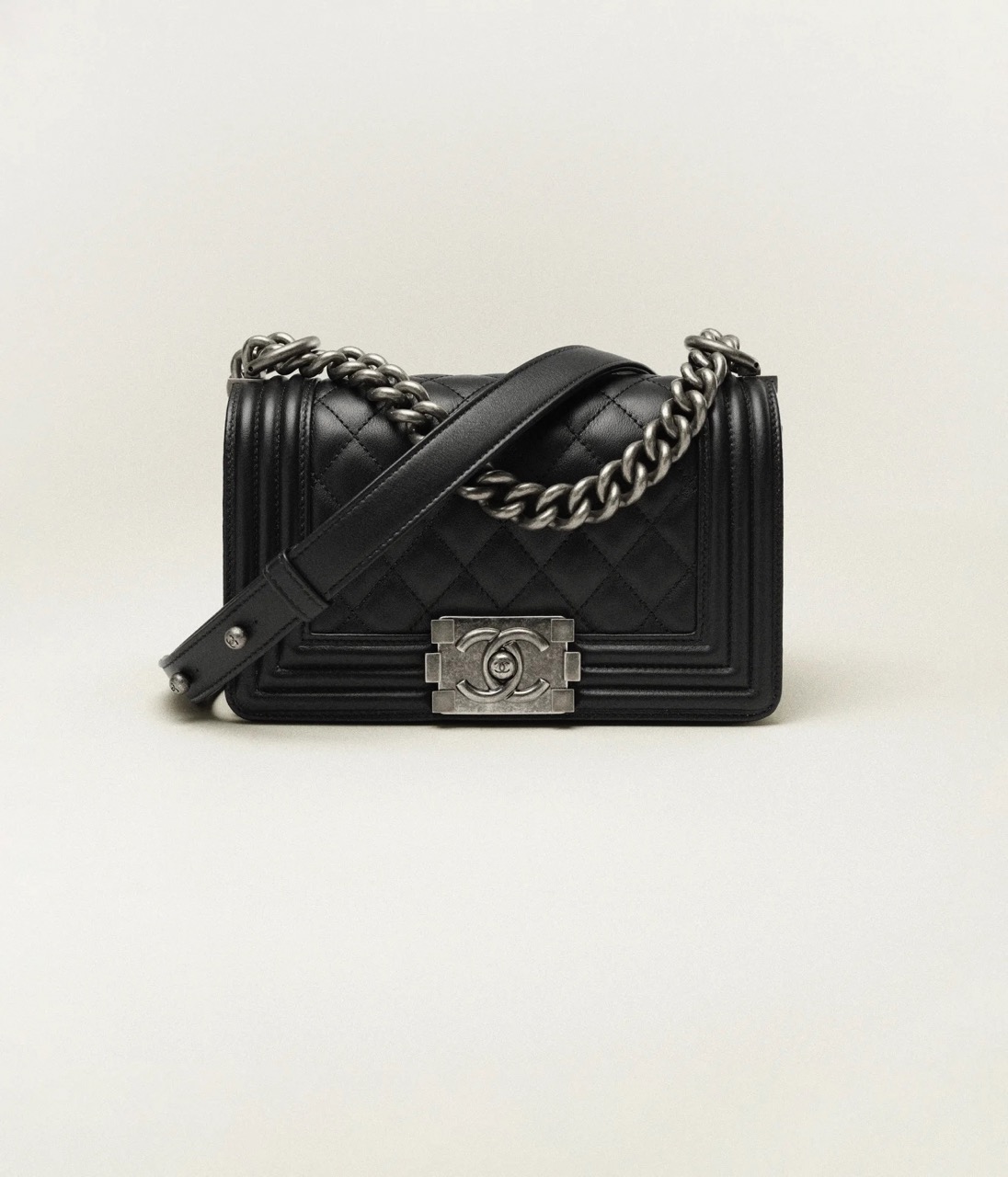 CHANEL SMALL BOY CHANEL HANDBAG - Calfskin