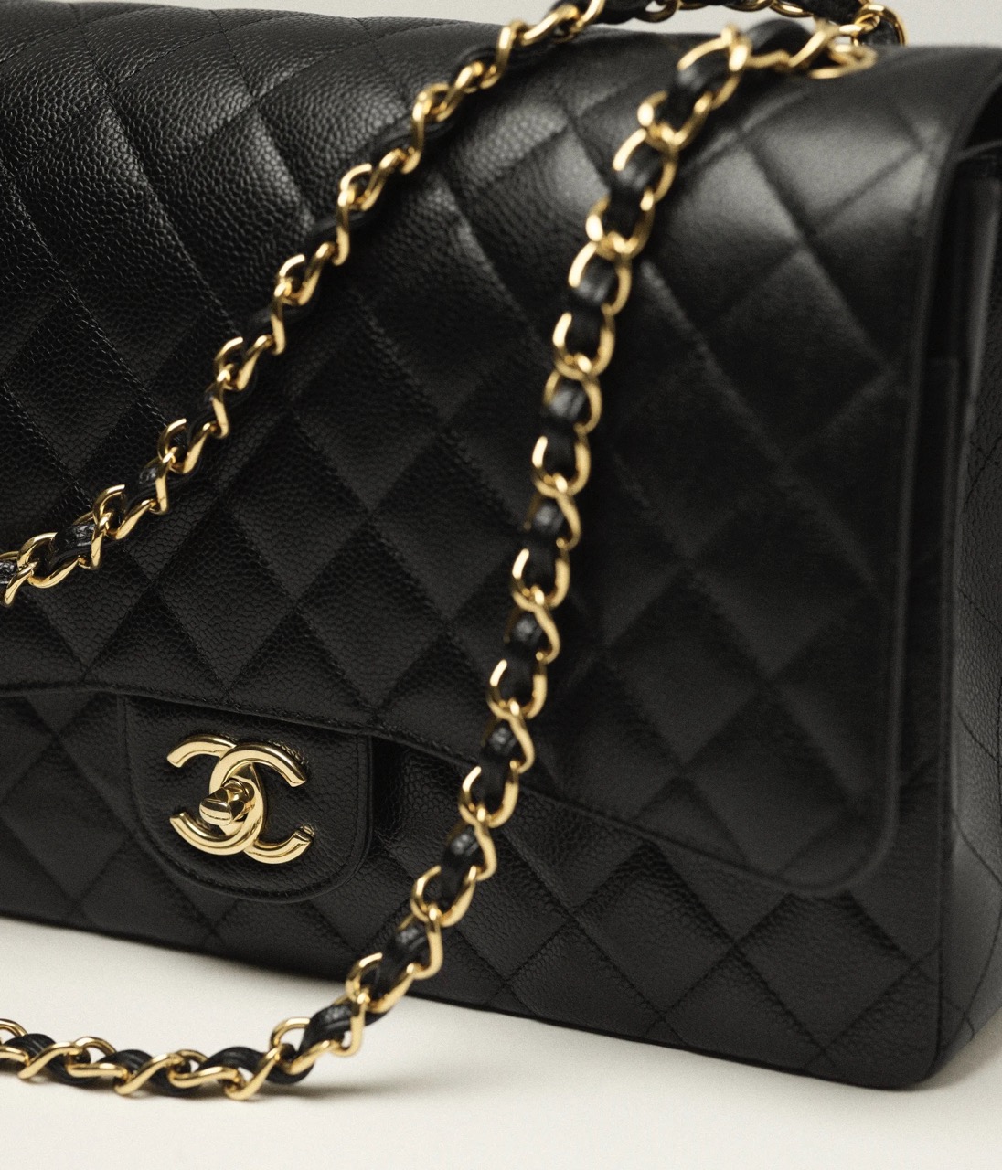 CHANEL MAXI CLASSIC HANDBAG - Grained Calfskin