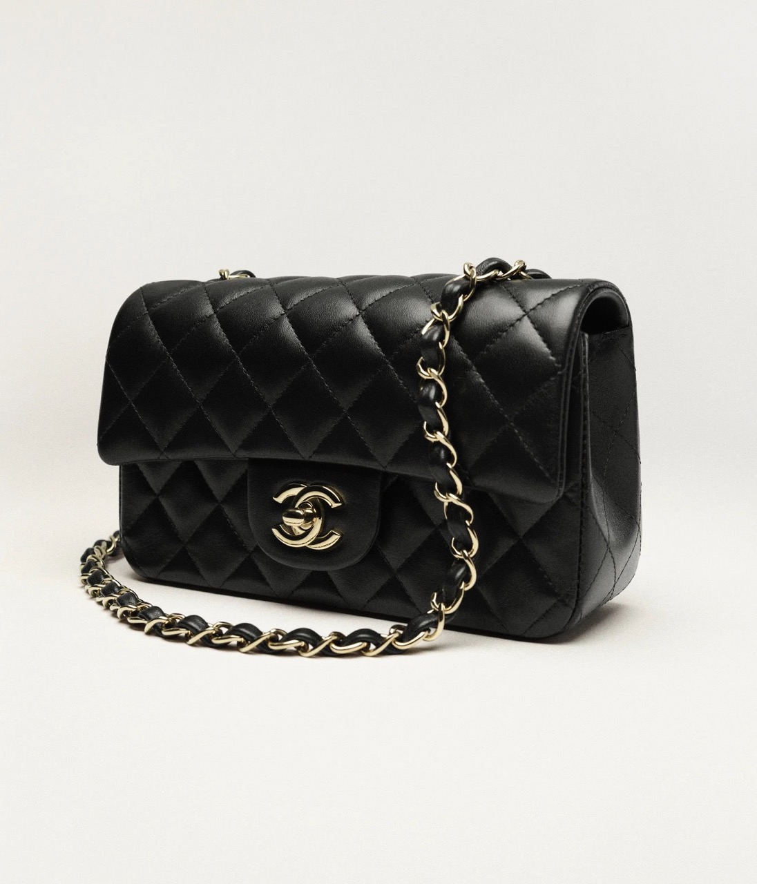 CHANEL MINI CLASSIC HANDBAG - Lambskin