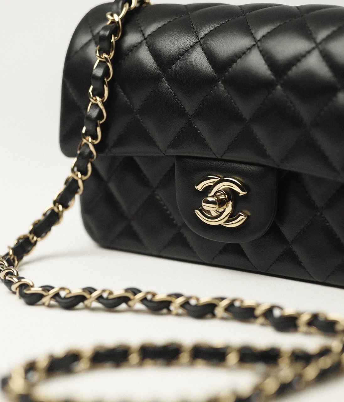 CHANEL MINI CLASSIC HANDBAG - Lambskin