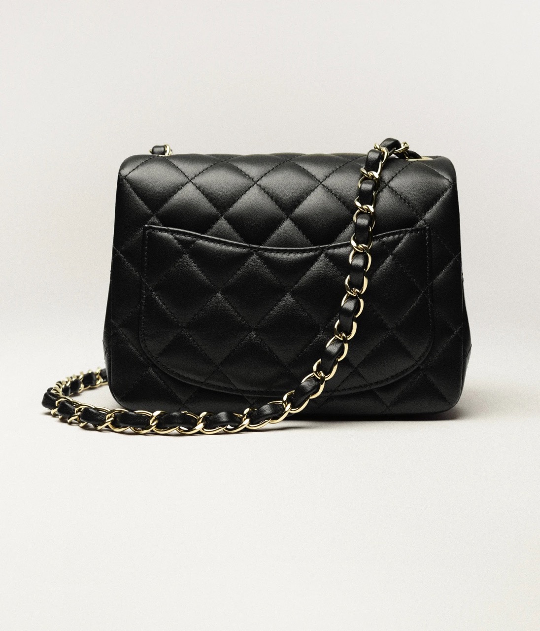 CHANEL MINI CLASSIC HANDBAG - Lambskin (13.5 × 17 × 8 cm)