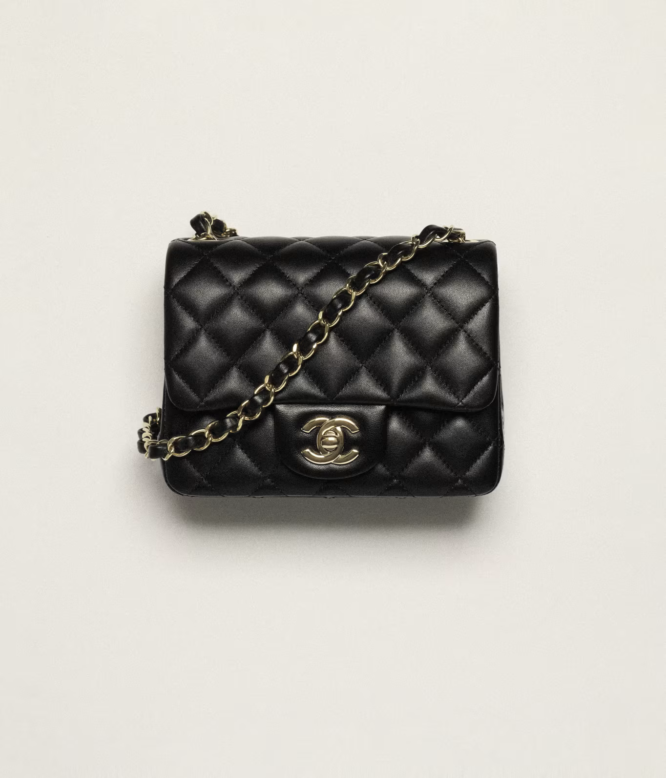 CHANEL MINI CLASSIC HANDBAG - Lambskin (13.5 × 17 × 8 cm)