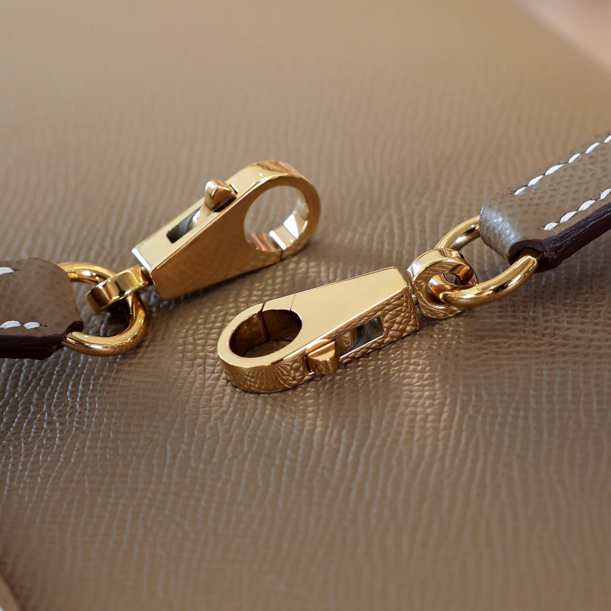 Hermès Kelly 25 Etoupe Epsom with Gold Hardware